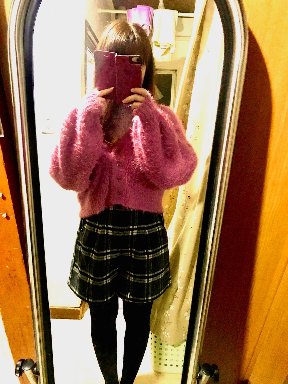 「ootd、秋冬、チェックパンツ」｜「w closetのアイテム（カーディガン/ボレロ、ピンク系）」を使った、mi-さん（レディース・156cm）の秋コーディネートの1枚目の写真