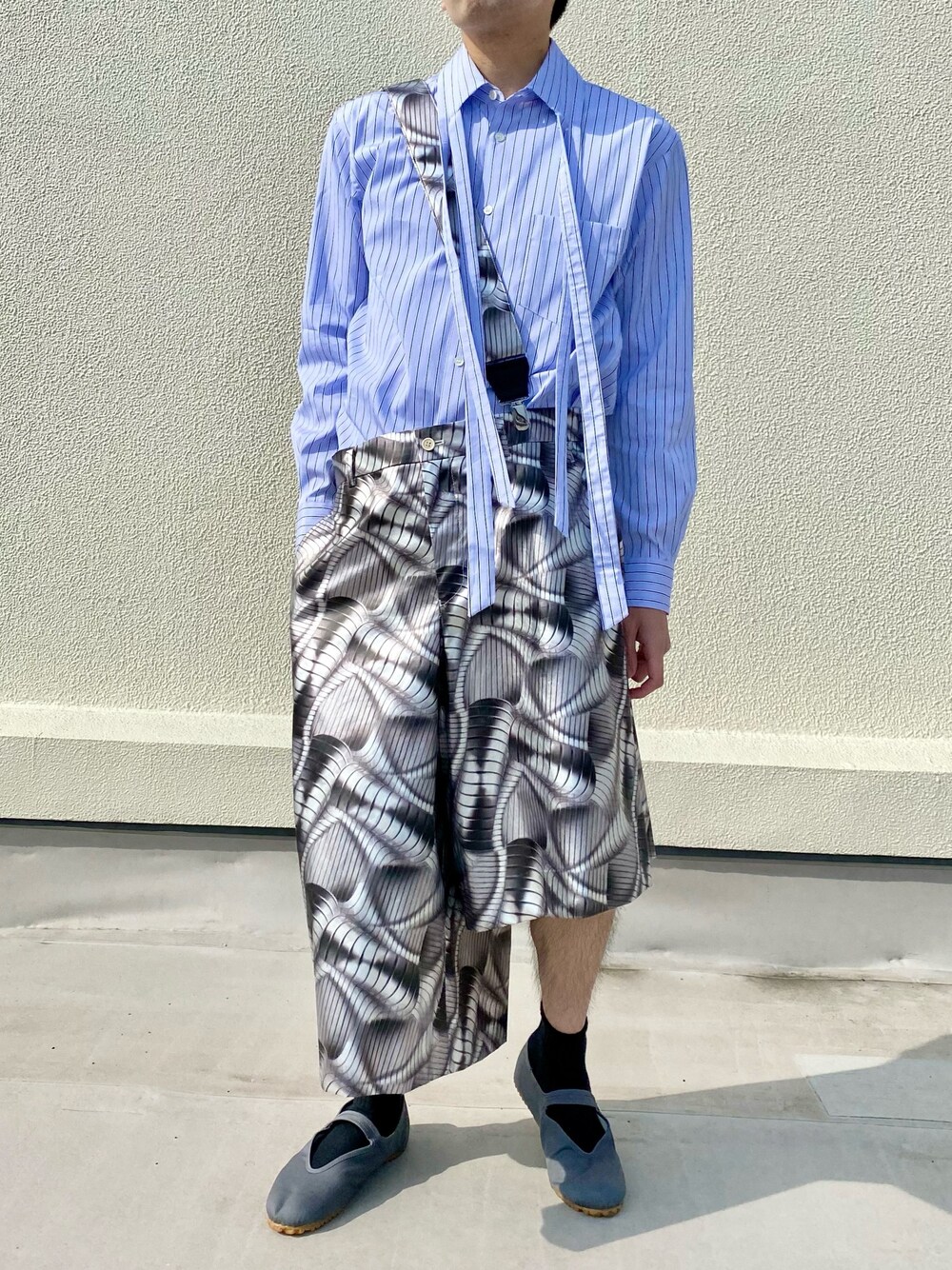 COMME des GARCONS HOMME PLUSのパンツ（シルバー系）を使った