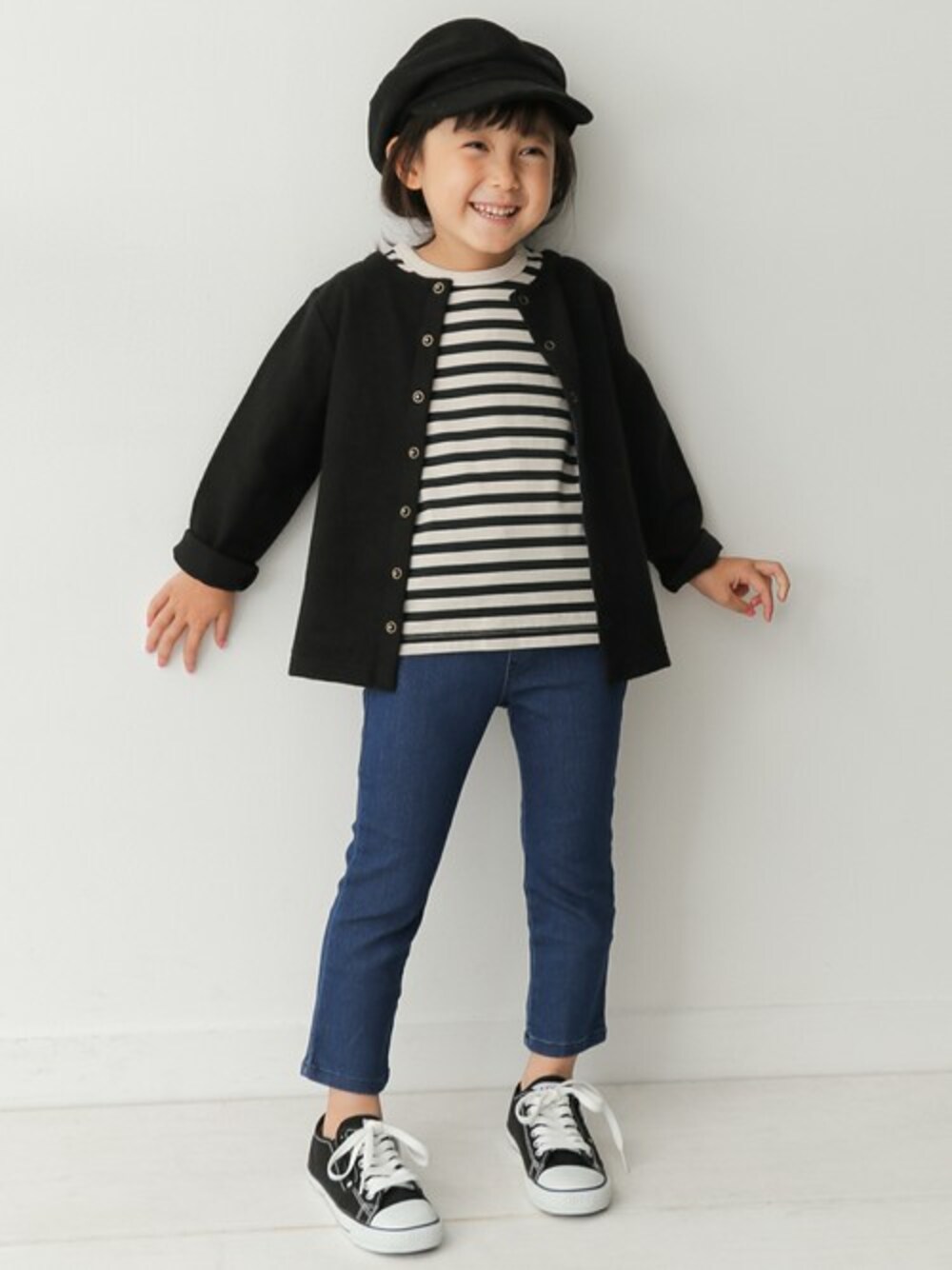 「kids、キッズコーデ、URBAN RESEARCH DOORS、kidsfashion、URBAN RESEARCH　DOORS　KIDS」｜「URBAN RESEARCH DOORSのDOORS キャスケット(KIDS)（キャスケット、ブラック系）」を使った、DOORS KIDSさん（キッズ・109cm）の冬コーディネートの1枚目の写真