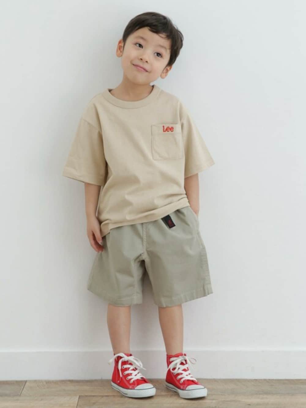 「キッズコーデ、URBAN RESEARCH DOORS、キッズファッション、URBAN RESEARCH　DOORS　KIDS」｜「Gramicciの【別注】Gramicci×DOORS　KIDS G-SHORTS(KIDS)（その他パンツ、ベージュ系）」を使った、DOORS KIDSさん（キッズ・105cm）の夏コーディネートの1枚目の写真