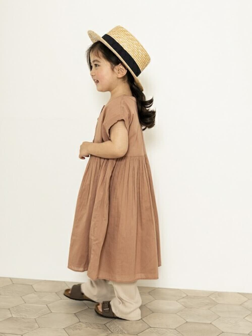 「URBAN RESEARCH DOORS、URBAN RESEARCH　DOORS　KIDS、DOORS KIDS、キッズコーデ、キッズファッション、ワンピース、レイヤードスタイル、カンカン帽」｜「URBAN RESEARCH DOORSのコットンボイル切替ワンピース(KIDS)（ワンピース、ピンク系）」を使った、DOORS KIDSさん（レディース・102cm）の夏コーディネートの1枚目の写真