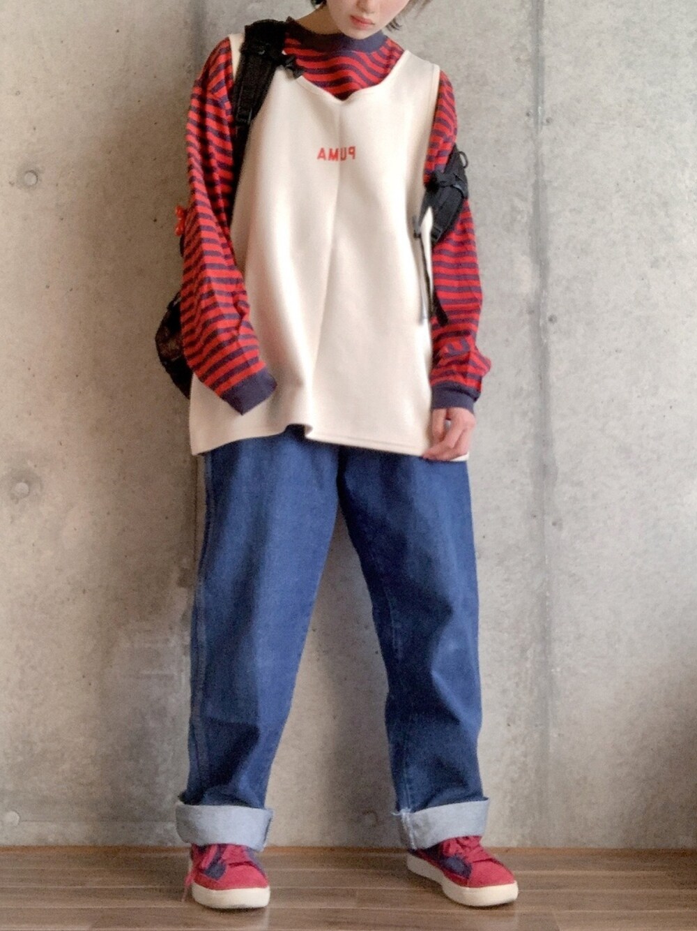 「レイヤードスタイル、ベスト、ボーダー、古着、デニムパンツ、carhartt、PUMA、ゆるコーデ、メンズライク、リュック」｜「COLEMANのウォーカー25/WALKER（バックパック/リュック、ブラック系）」を使った、y u n .さん（レディース・158cm）の秋コーディネートの1枚目の写真