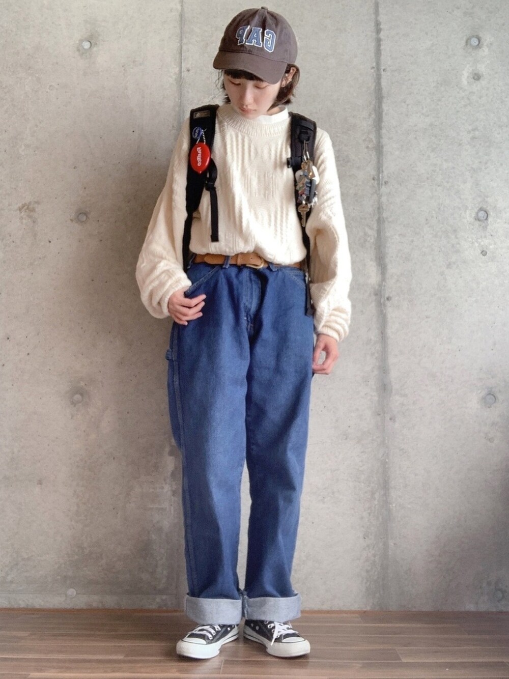 「古着、古着MIX、デニム、デニムパンツ、リュック、キャップ、ウエストイン、カジュアル、ニット、converse」｜「CONVERSEのCONVERSE ALL STAR OX(BLACK)（スニーカー、ブラック系）」を使った、y u n .さん（レディース・158cm）の冬コーディネートの1枚目の写真