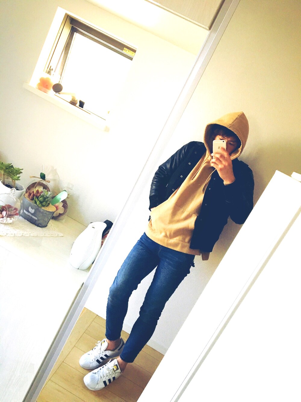 「シンプル、ラフな感じ」｜「ZIP FIVEのアイテム（スタジャン、ブラック系）」を使った、ばっさーさん（メンズ・171cm）の春コーディネートの1枚目の写真
