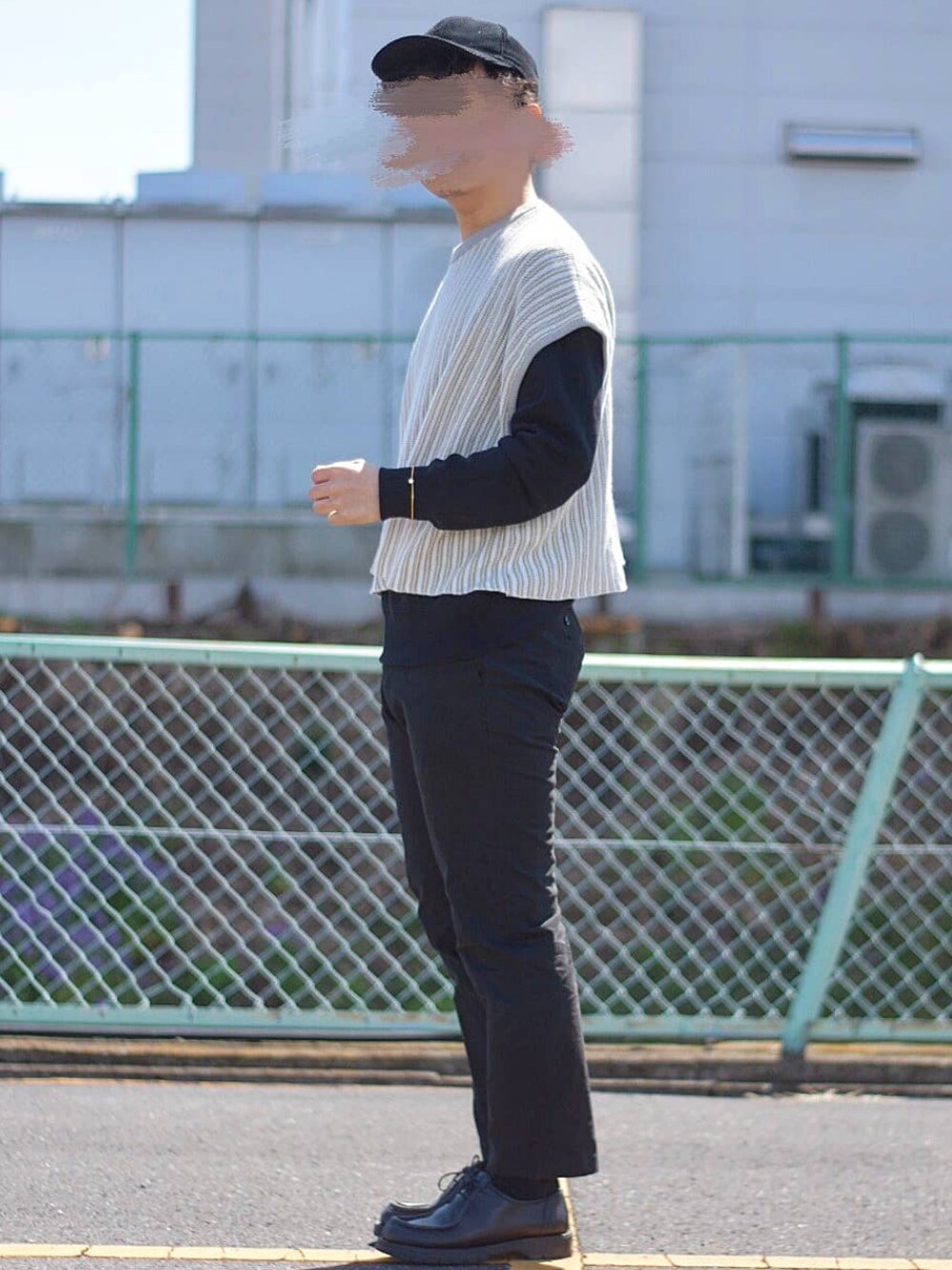 「平成最後のWEARISTAセンバツ、お洒落さんとつながりたい、春コーデ、ニットベスト、ZOZO公認ユーザー、キャップ、きれいめカジュアル、革靴、黒、ootd」｜「KLEMANの＜KLEMAN＞ PADRE/シューズ（モカシン/デッキシューズ、ブラック系）」を使った、YUKIYAさん（メンズ・169cm）の春コーディネートの1枚目の写真