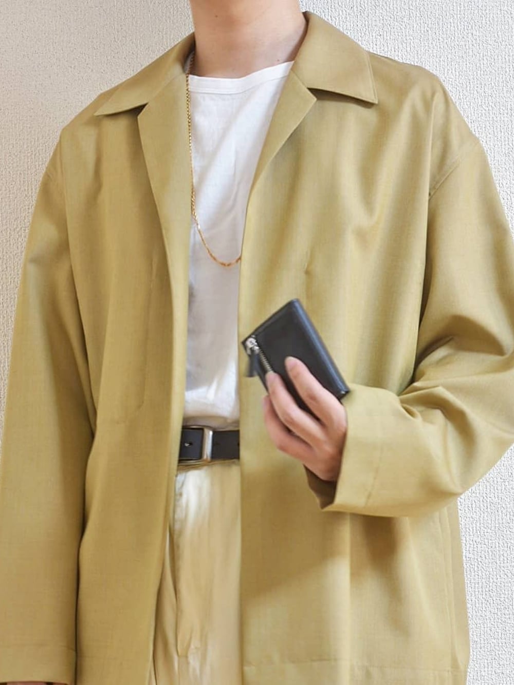 「シンプル、AURALEE、mura、WEAR、おしゃれさんと繋がりたい、大人カジュアル、きれいめカジュアル、キレイめ、夏コーデ、Tシャツ」｜「AURALEEのアイテム（ジャケット/アウター、ベージュ系）」を使った、YUKIYAさん（メンズ・169cm）の夏コーディネートの1枚目の写真