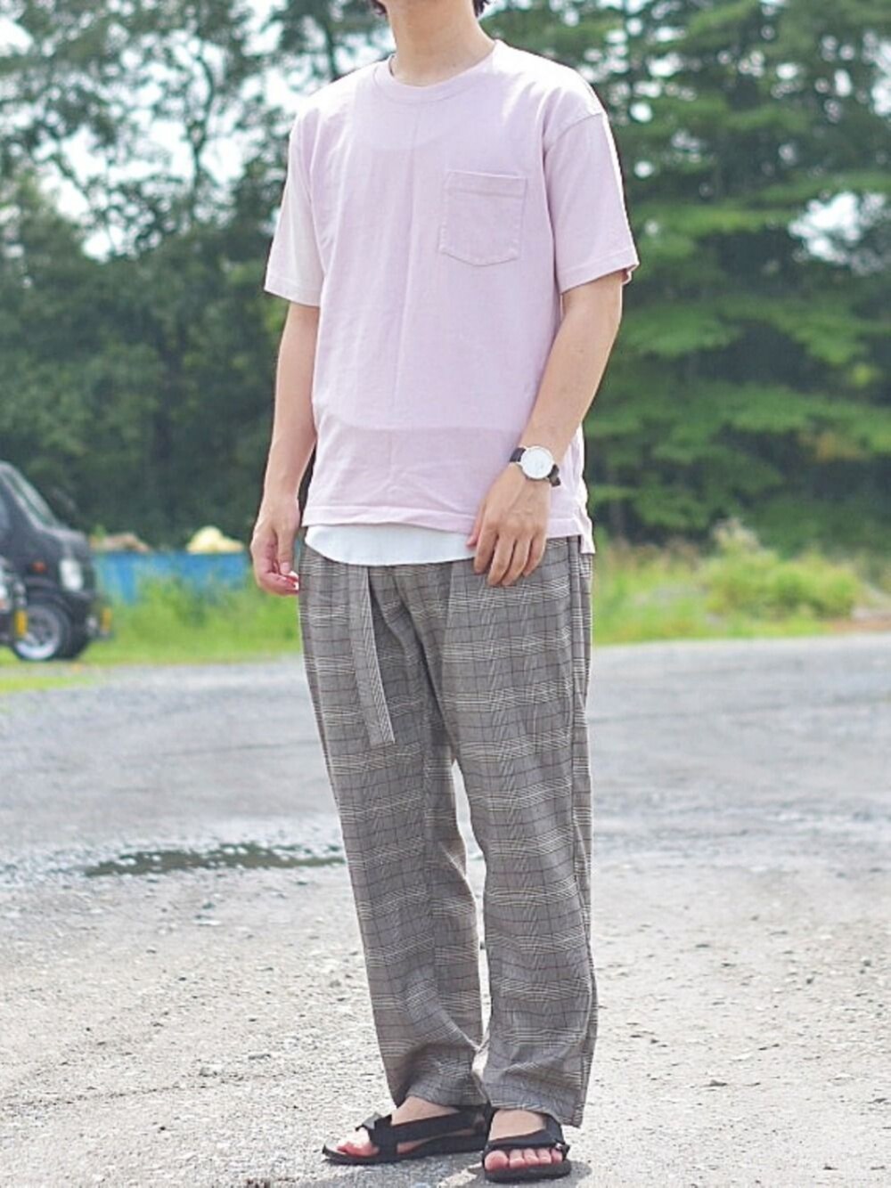 「きれいめカジュアル、チェック、ワイドパンツ、ロングタンクトップ、Tシャツ、夏コーデ、プチプラ、スポーツサンダル、プチプラコーデ、レイヤードスタイル」｜「kutirのbelted wide PT / ベルト付チェックワイドストレートパンツ（その他パンツ、グレー系）」を使った、YUKIYAさん（メンズ・169cm）の夏コーディネートの1枚目の写真