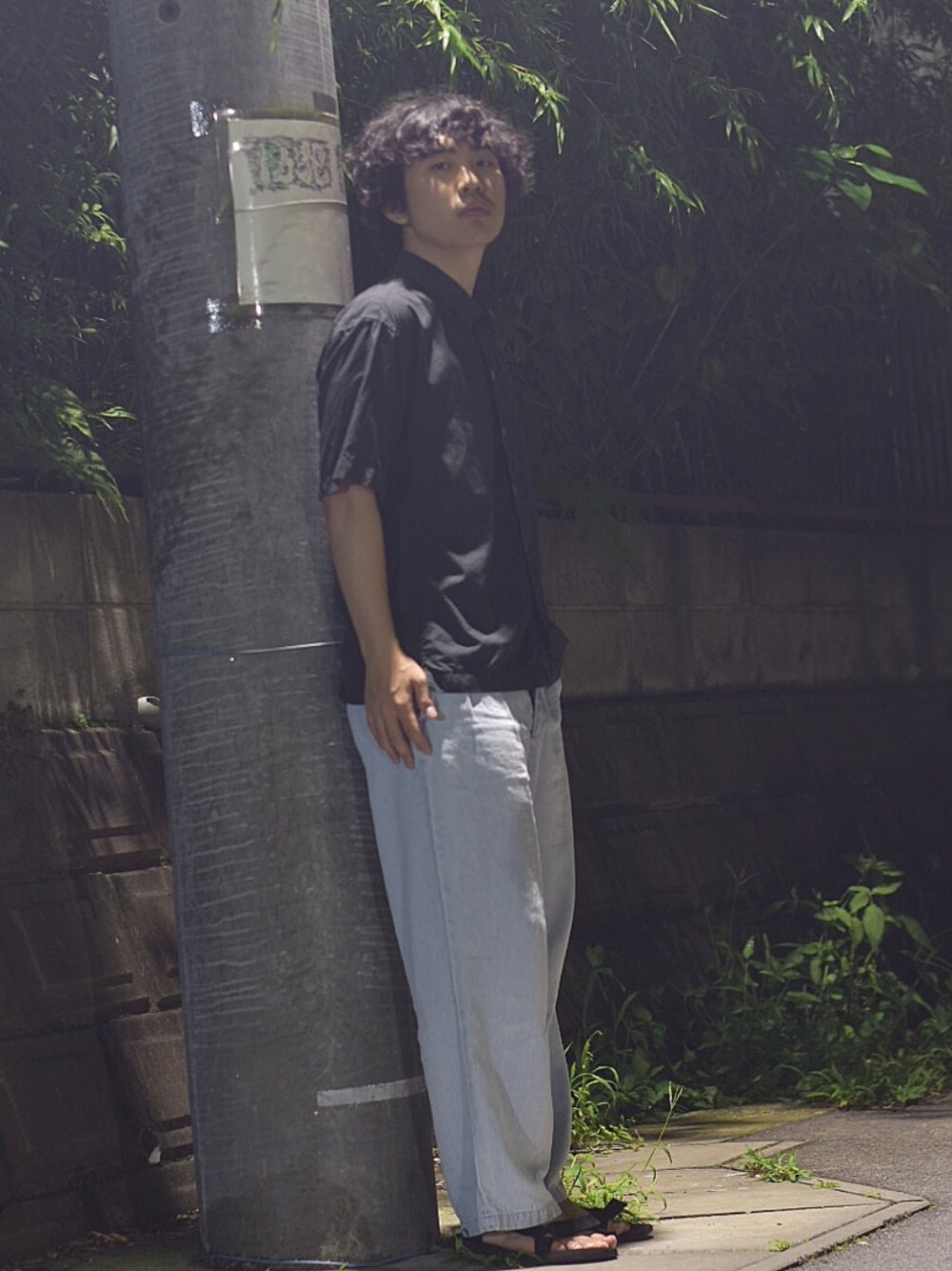 「GU、ワイドパンツ、ワイドデニム、スボーツサンダル、シャツスタイル、きれいめカジュアル、夏コーデ、おしゃれさんと繋がりたい、シンプルコーデ、シンプル」｜「GUのアイテム（シャツ/ブラウス、ブラック系）」を使った、YUKIYAさん（メンズ・169cm）の夏コーディネートの1枚目の写真