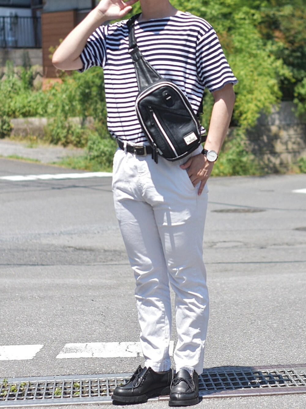 「夏のボーダーフェス、休日スタイル、ボーダー、きれいめカジュアル、タックイン、革靴、ootd、白パンツ、夏、ビックシルエット」｜「UNIQLOのアイテム（パンツ、ホワイト系）」を使った、YUKIYAさん（メンズ・169cm）の夏コーディネートの1枚目の写真