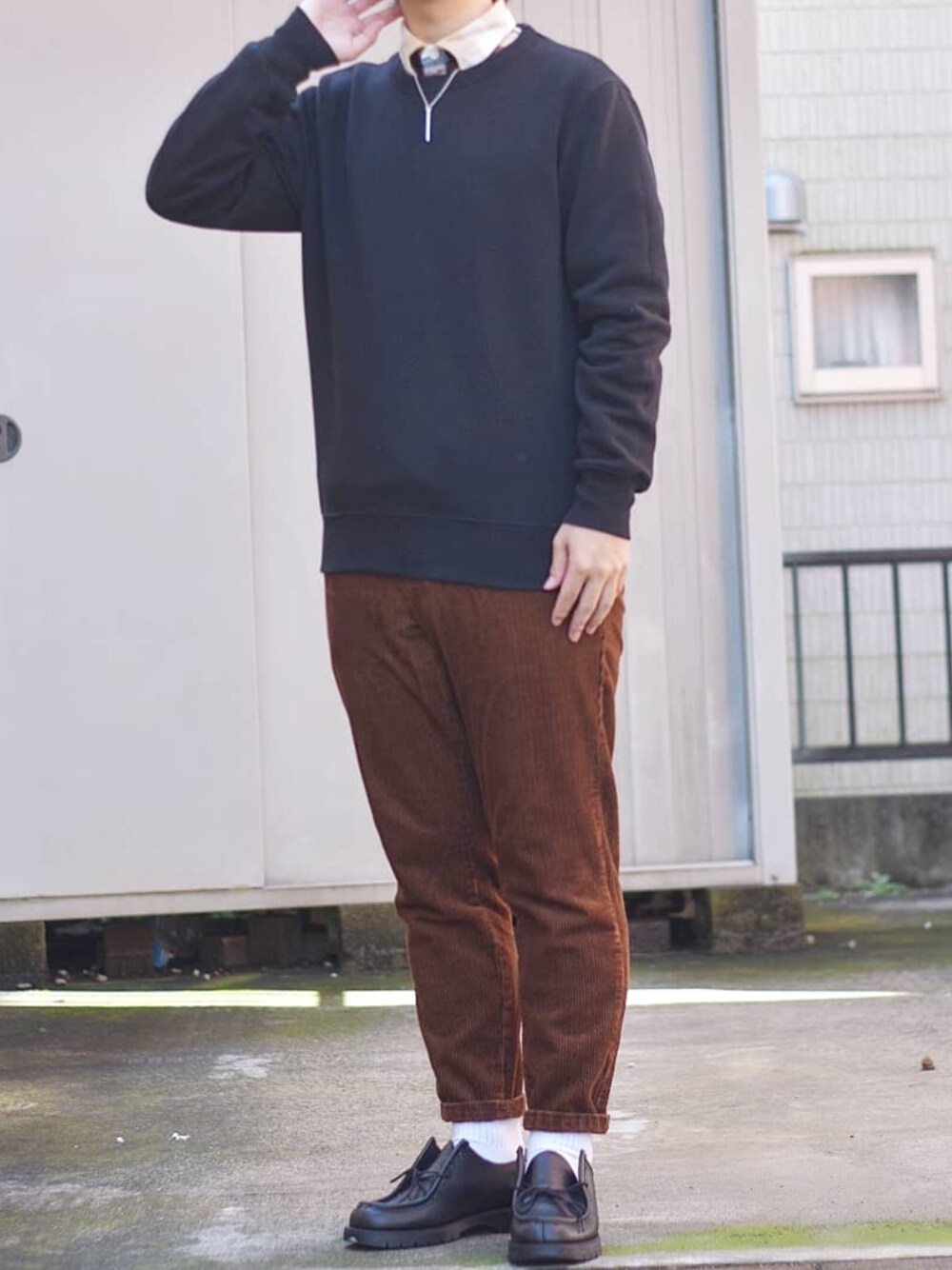 「秋のコーデ、革靴、きれいめカジュアル、シンプルコーデ、コーデュロイ、秋冬、プチプラコーデ、休日スタイル」｜「KLEMANの＜KLEMAN＞ PADRE/シューズ（モカシン/デッキシューズ、ブラック系）」を使った、YUKIYAさん（メンズ・169cm）の秋コーディネートの1枚目の写真