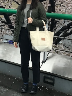 「グレーニット」｜「アイテム（その他アウター）」を使った、rinrinさん（レディース・162cm）の春コーディネート