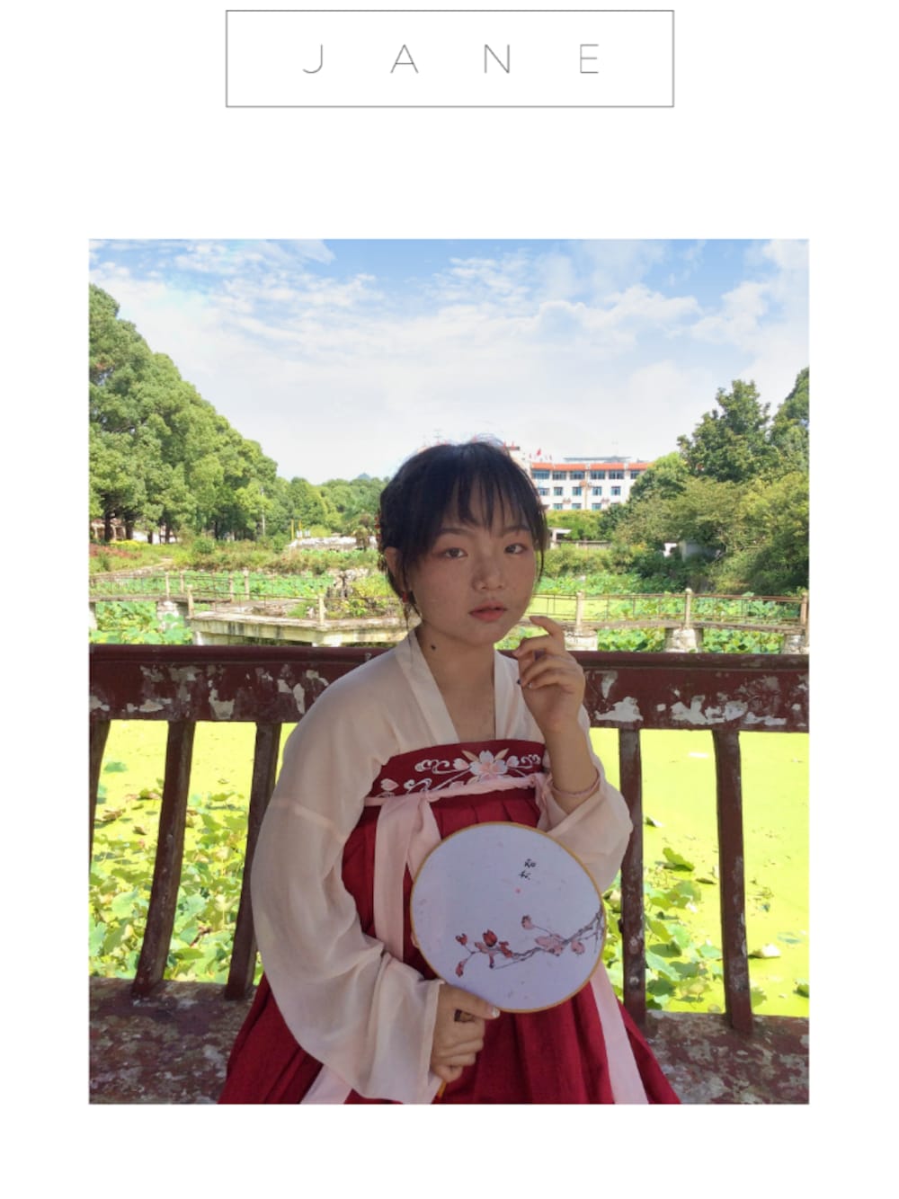 「汉尚华莲のアイテム（ドレス、レッド系）」を使った、安稳沈三岁-さん（メンズ・150cm）の夏コーディネートの1枚目の写真