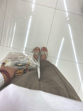 「junoah（ジュノア）のぺたんこサンダル（サンダル、ベージュ系）」を使った、Lilyさん（レディース・170cm）の夏コーディネート