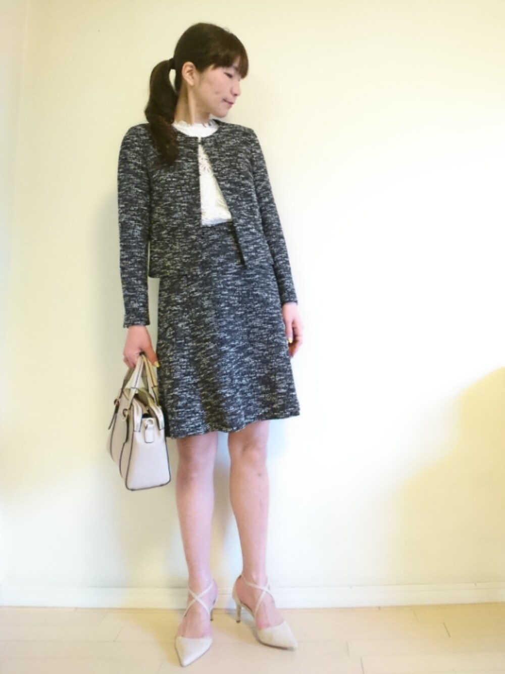 「入学式、セットアップ、レーストップス、ZARA、ハンドバッグ、パンプス、キレイめ、コンサバ、シンプル、オトナ女子」｜「UNITED ARROWSの○UBCE ミックス ツイード ノーカラー ジャケット§（ノーカラージャケット、ブラック系）」を使った、akaneさん（レディース・165cm）の春コーディネートの1枚目の写真