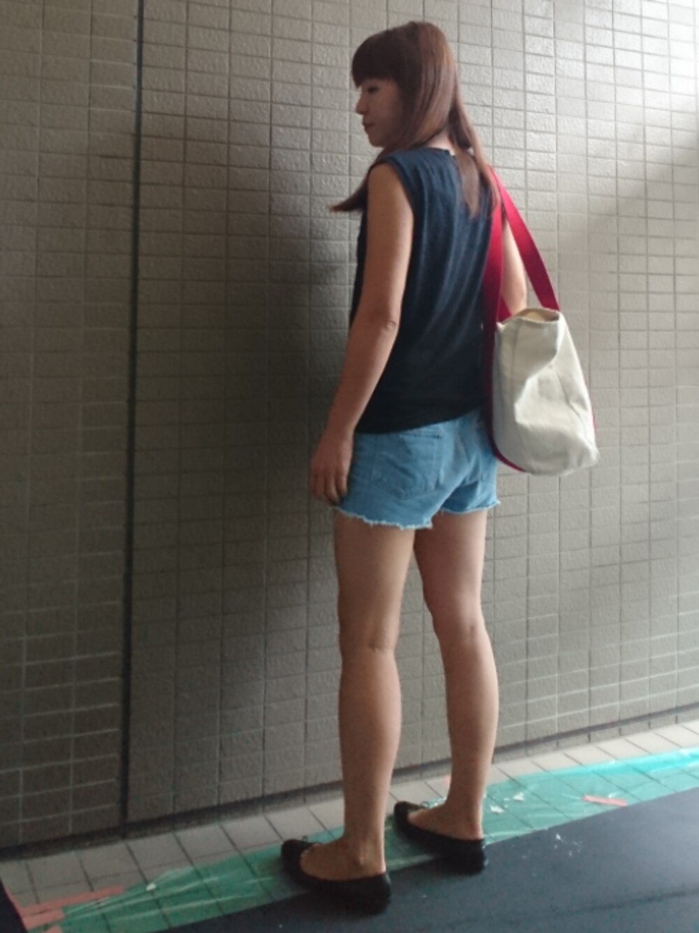 「夏、休日コーデ、ノースリーブ、ZARA、ショートパンツ、デニムショートパンツ、MAISON DE REEFUR、トートバッグ、agnes b.、バレエシューズ」｜「ODETTE E ODILEのOFM バレリーナ CT10（バレエシューズ、ブラック系）」を使った、akaneさん（レディース・165cm）の夏コーディネートの1枚目の写真