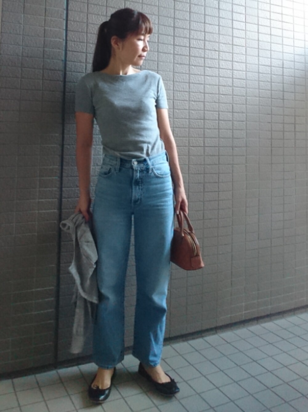 「パンツスタイル、カーディガン、リブT、ZARA、デニムパンツ、ハイウエスト、キルティングバッグ、MARCO BIANCHINI、バレエシューズ、porselli」｜「Levi'sのLevi’s(R) Wellthread(TM) RIBCAGE ストレート A MOON STONE（デニムパンツ、ブルー系）」を使った、akaneさん（レディース・165cm）の秋コーディネートの1枚目の写真