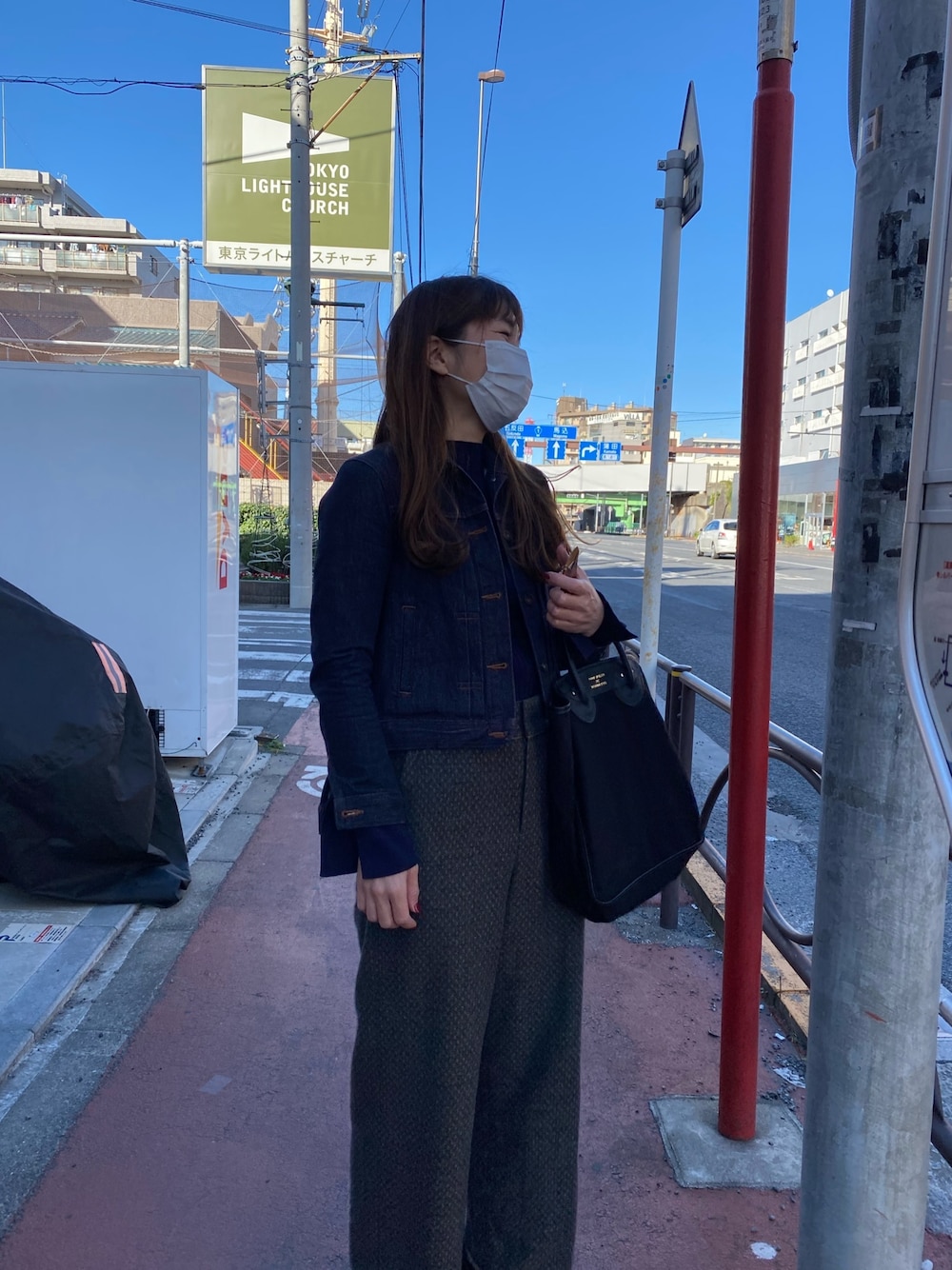 「オトナカジュアル、パンツスタイル、休日スタイル、Gジャン、デニムジャケット、リブニット、ウールパンツ、ワイドパンツ、トートバッグ、バレエシューズ」｜「FRAMeWORKのデニムGジャン◆（デニムジャケット、ブルー系）」を使った、akaneさん（レディース・165cm）の秋コーディネートの1枚目の写真