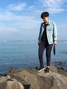 「VIVASTUDIO（ビバスタジオ）のアイテム（デニムジャケット）」を使った、YC Chiuさん（メンズ・165cm）の冬コーディネート