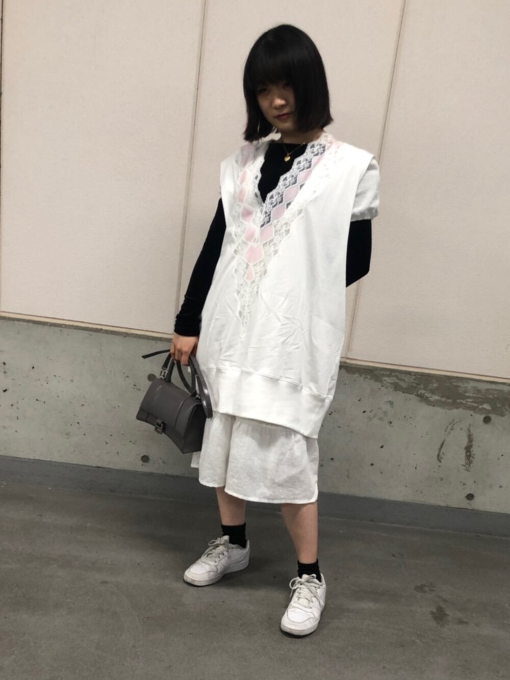 「girl、VINTAGE、midiskirt、skirt」｜「VAQUERAのアイテム（タンクトップ、ホワイト系）」を使った、yoshimofukoさん（レディース・153cm）の春コーディネートの1枚目の写真