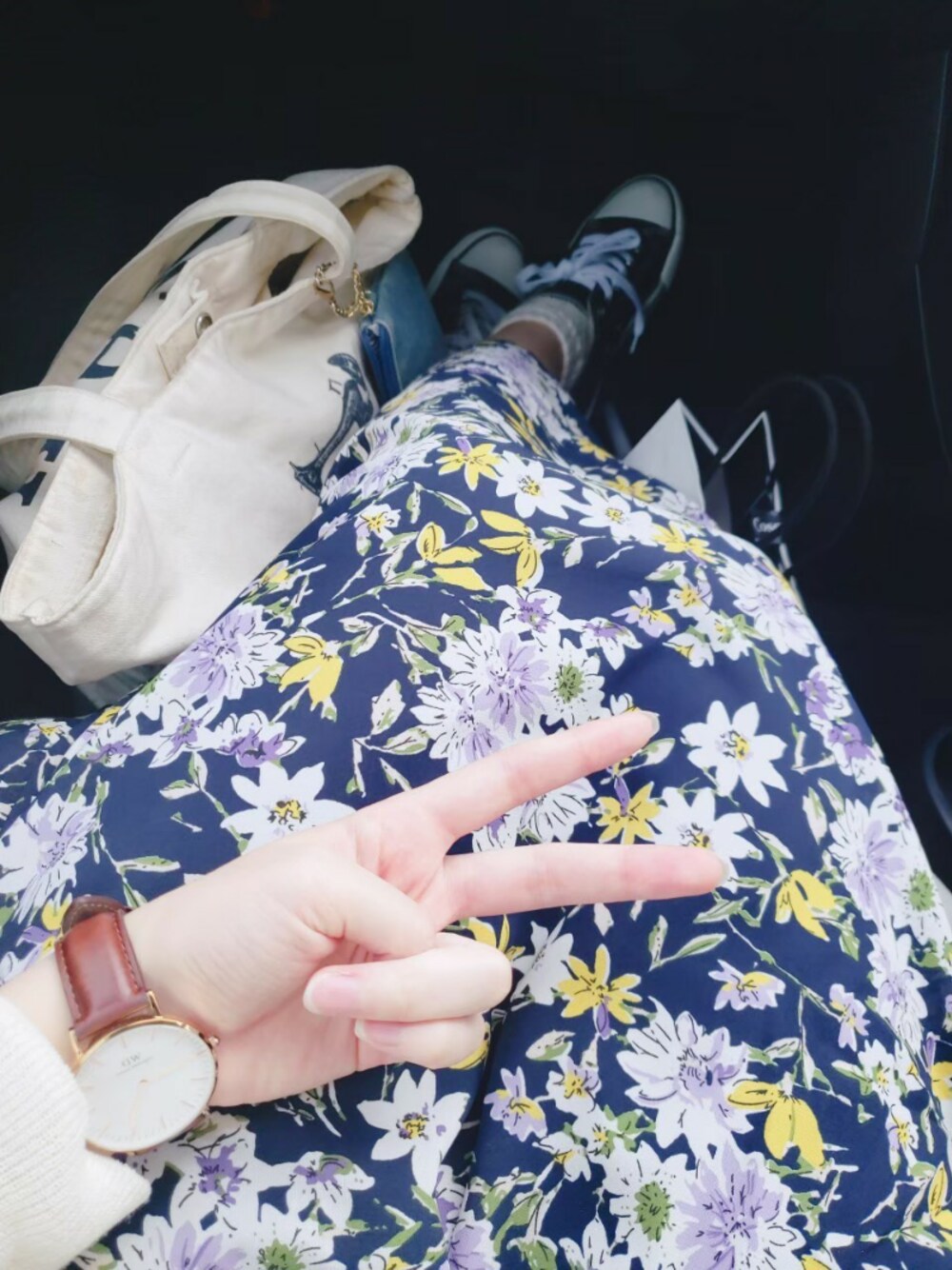「ワンピース、ROPE' PICNIC(ROPE' PICNIC)、花柄」｜「Daniel Wellingtonのダニエルウェリントン 腕時計 ブリストル 36mm Daniel Wellington Bristol（アナログ腕時計、ブラウン系）」を使った、まゆたやさん（レディース・165cm）の冬コーディネートの1枚目の写真