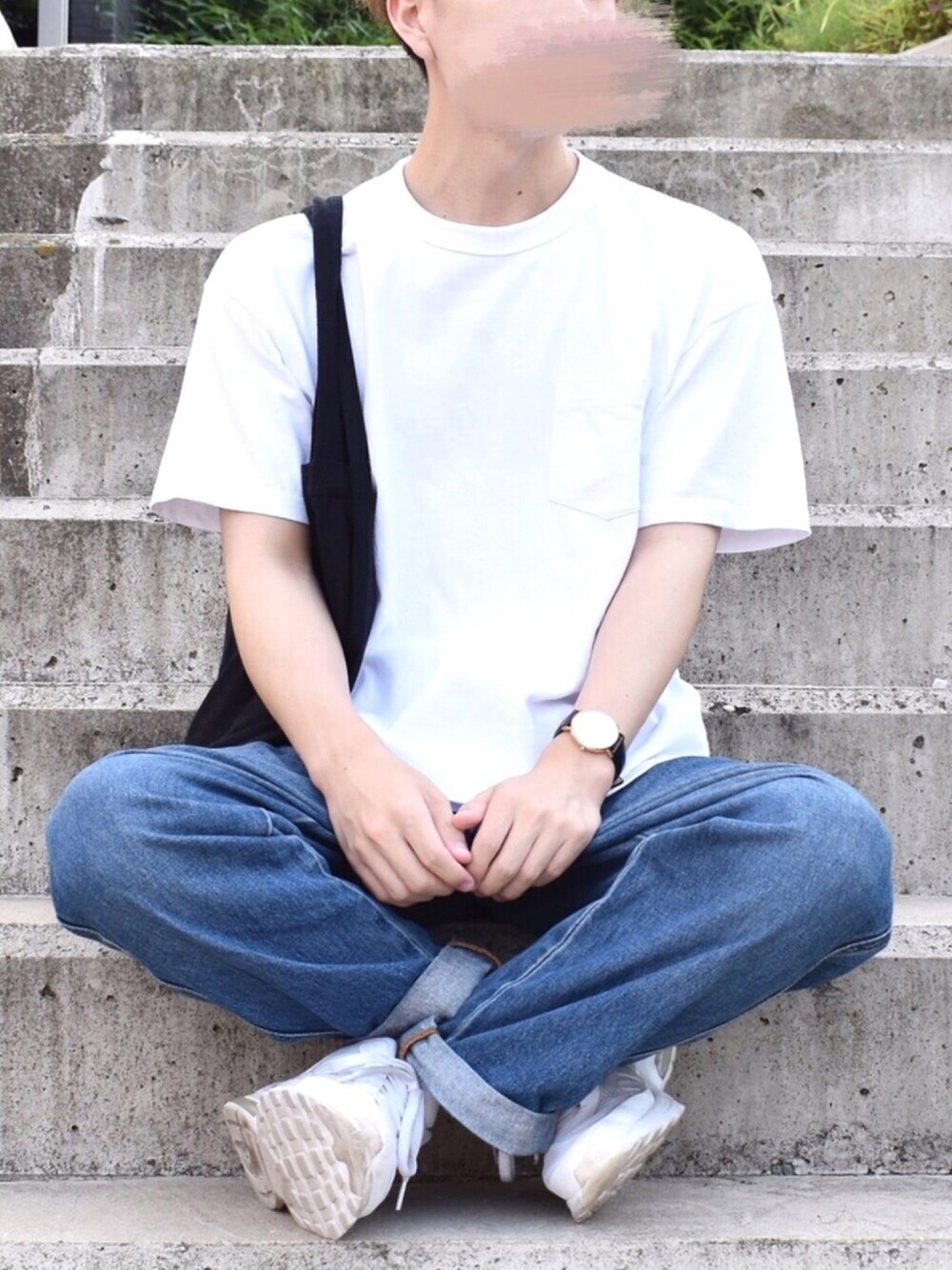 「カジュアルコーデ、3色コーデ、NIKE AIR MAX、NIKE、白Tシャツ、デニムパンツ、ワイドデニム、ダニエルウェリントン、トートバッグ、ビッグシルエット」｜「Instagram🐑のアイテム（その他、その他）」を使った、みっち~さん（メンズ・166cm）の夏コーディネートの1枚目の写真