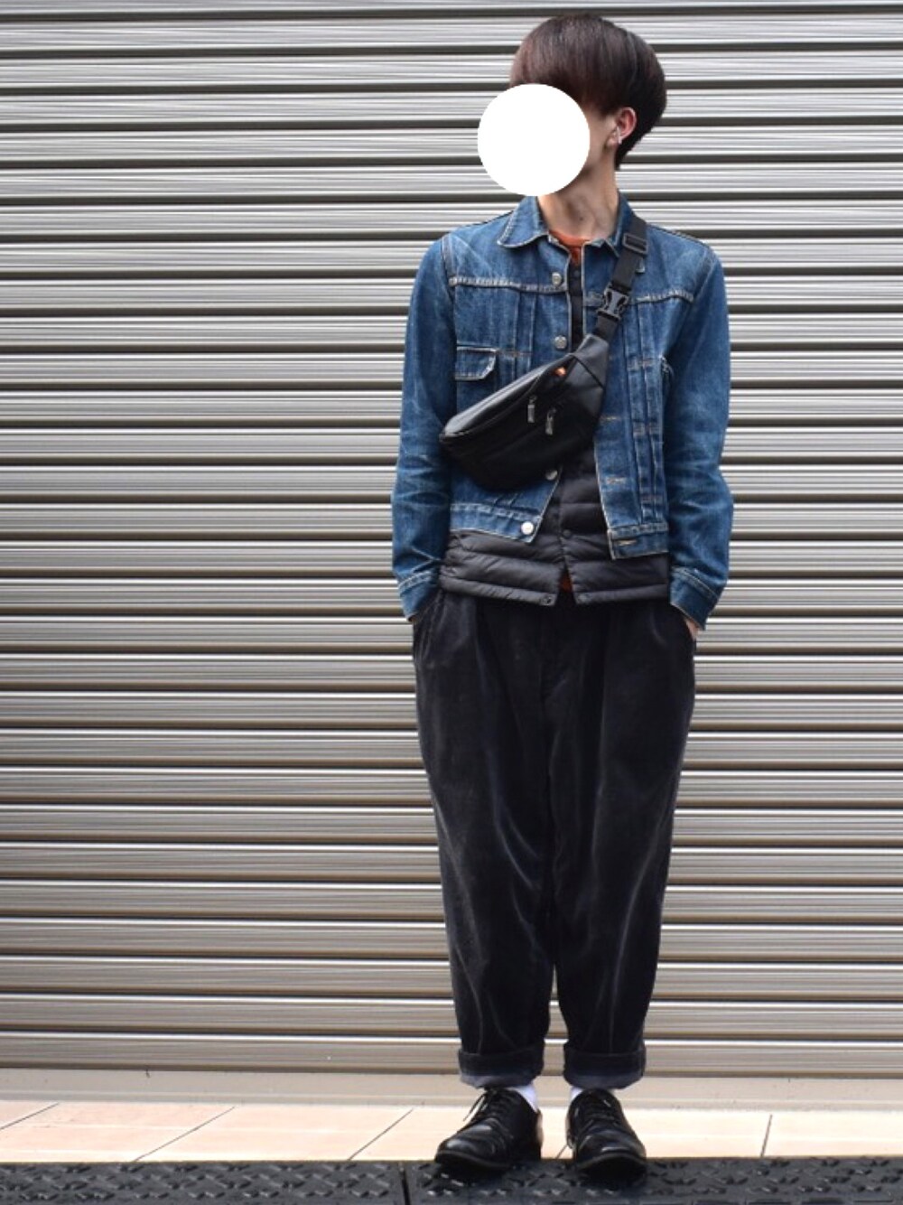 「秋コーデ、秋冬、古着MIX、デニムジャケット、APC、ショート丈トップス、ウルトラライトダウン、コーデュロイパンツ、ショルダーバッグ、差し色」｜「Rラクマのアイテム（その他、その他）」を使った、みっち~さん（メンズ・166cm）の秋コーディネートの1枚目の写真