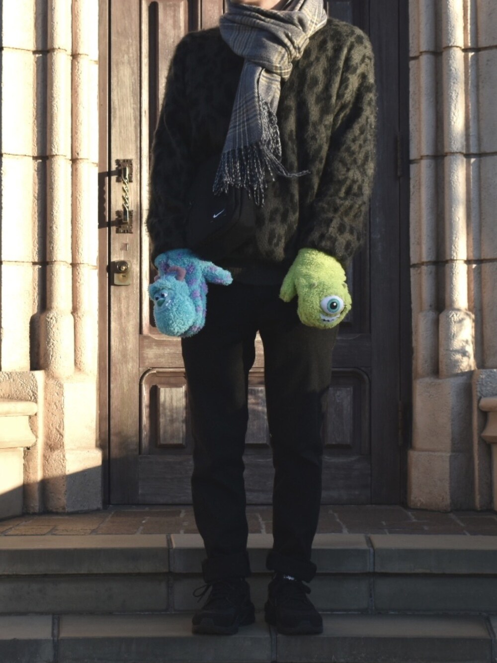 「おしゃれさんと繋がりたい、ビックシルエット、2019初WEAR、レオパード柄、チェックマフラー、NIKE、green label relaxing、エアハラチ、センスオブプレイス、ディズニーランド」｜「SENSE OF PLACE by URBAN RESEARCHのレオパードセーター（ニット/セーター、ブラック系）」を使った、みっち~さん（メンズ・166cm）の冬コーディネートの1枚目の写真