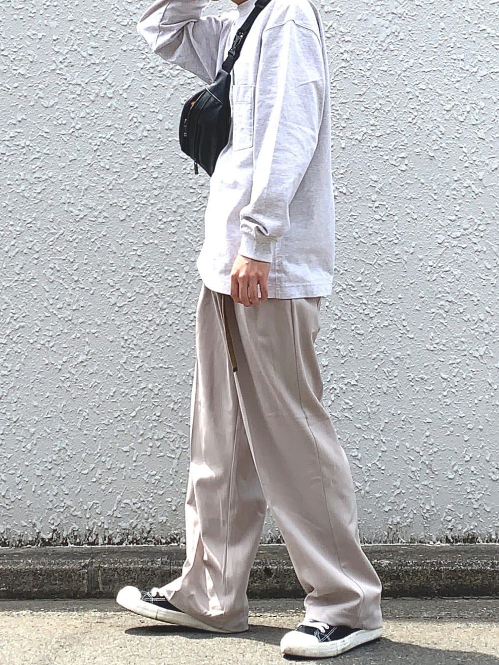 「シンプル、夏コーデ、春コーデ、YACA、ショルダーバッグ、だぼだぼ、ゆるコーデ、UNIQLO U、ワイドパンツ、ロンT」｜「Instagramのアイテム（その他、その他）」を使った、みっち~さん（メンズ・166cm）の春コーディネートの1枚目の写真
