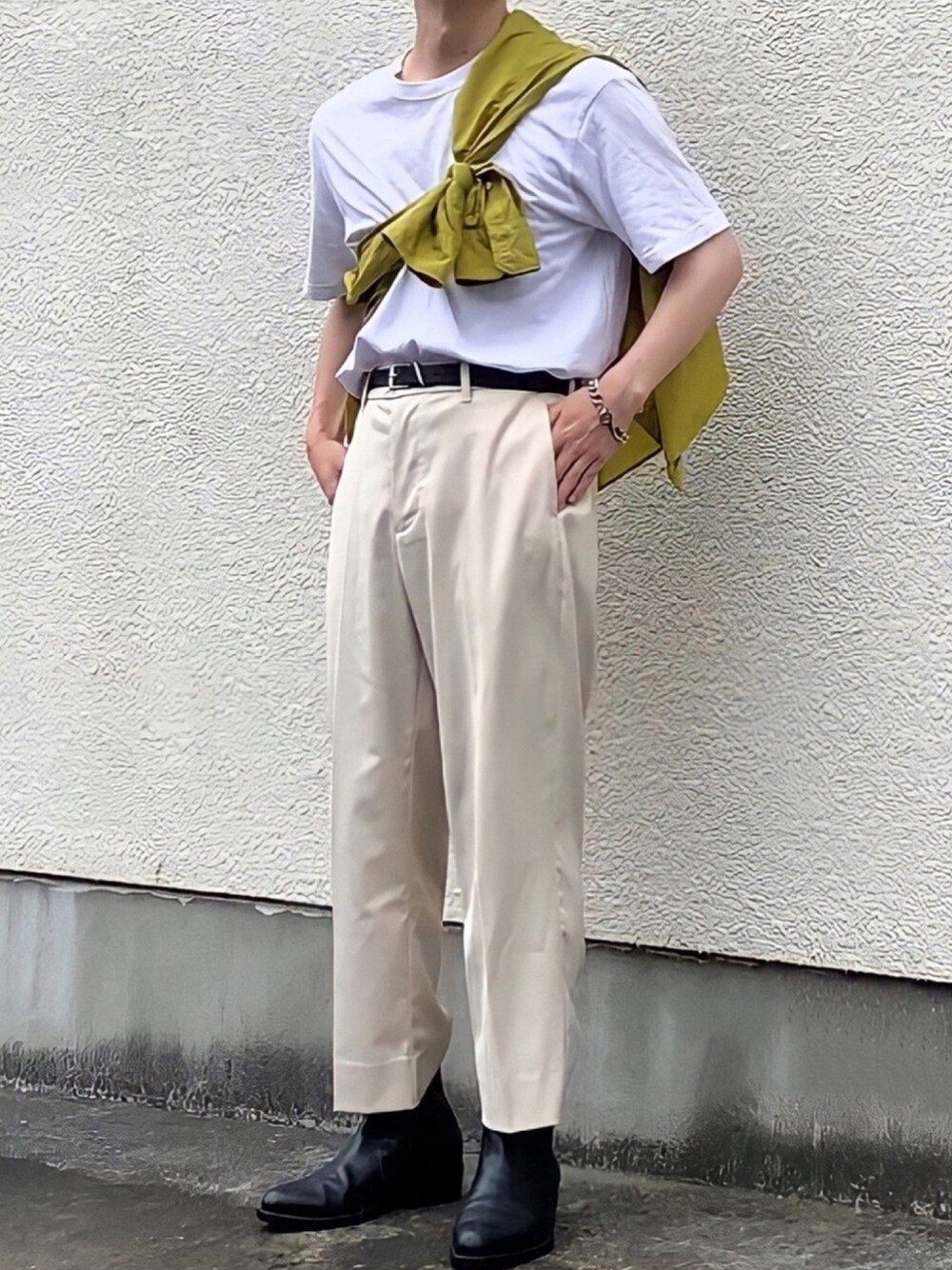 「これが私をアゲる服、春夏コーデ、たすき掛け、ピスタチオ、緑、白パンツ、タックイン、白Tシャツ、低身長男子、フォローミー」｜「y/m by れぽすけのロングテールベルト（ベルト、ブラック系）」を使った、みっち~さん（メンズ・165cm）の春コーディネートの1枚目の写真