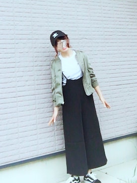 「白黒」｜「アイテム（サロペット/オーバーオール）」を使った、ミルさん（レディース・161cm）の春コーディネート