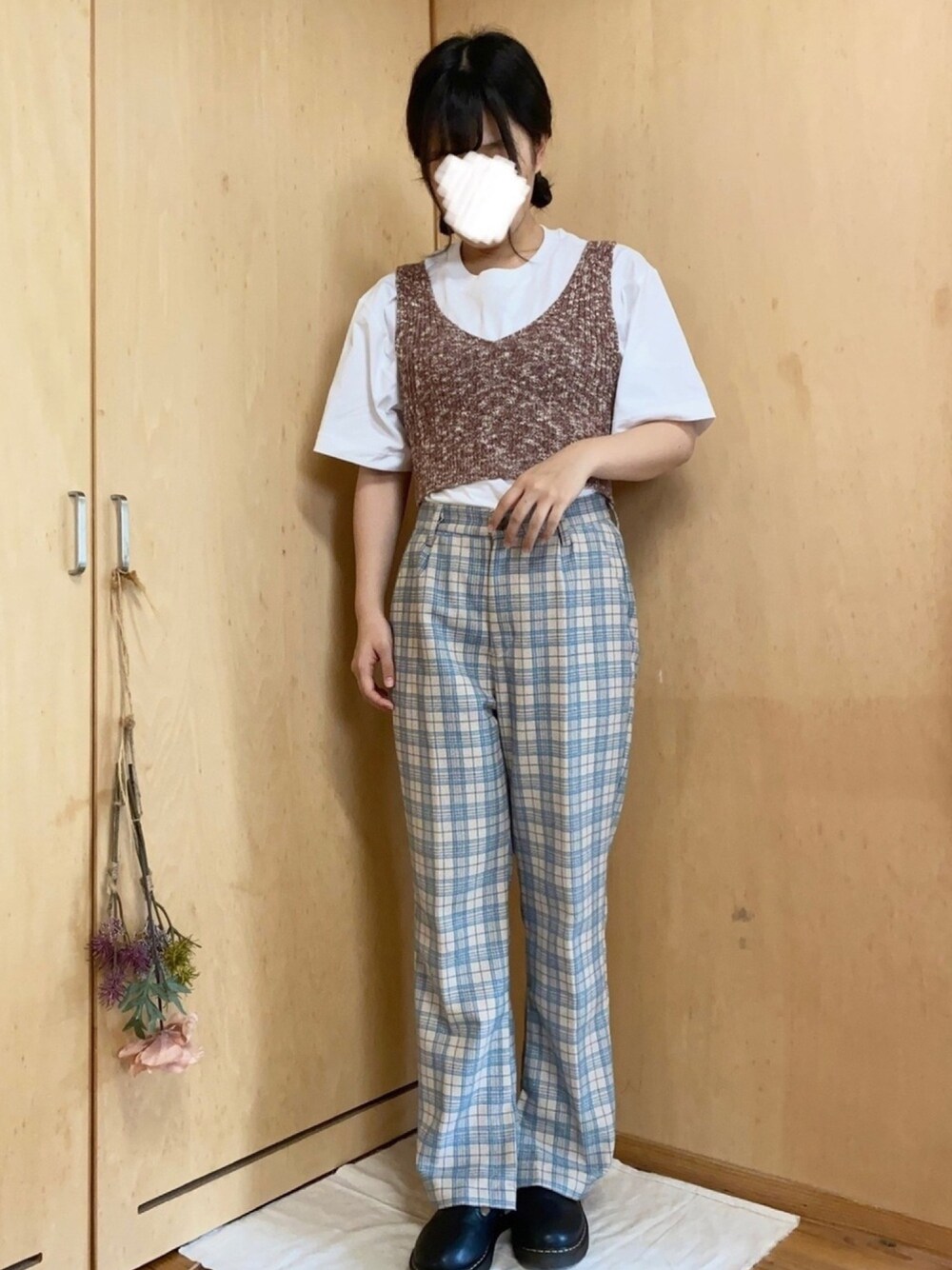 「チェック、パンツスタイル、ビスチェ、ローファー、低身長、白Tシャツ、夏コーデ、カジュアル、ピンク、今日のコーデ」｜「LOWRYS FARMのスラブビスチェ　840122（ニット/セーター、イエロー系）」を使った、はゆさん（レディース・154cm）の夏コーディネートの1枚目の写真