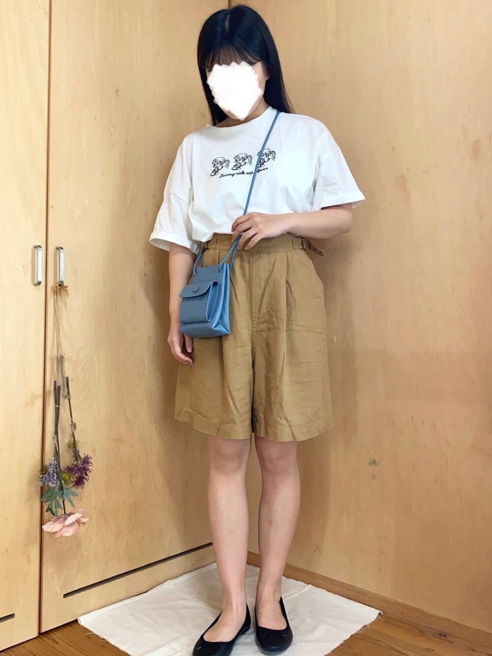 「バレエシューズ、GU、ショルダーバッグ、LOWRYS FARM、低身長、Tシャツ、夏コーデ、ショートパンツ、カジュアル、シンプル」｜「LOWRYS FARMのミニポケットショルダー　927392（ショルダーバッグ、ブルー系）」を使った、はゆさん（レディース・154cm）の夏コーディネートの1枚目の写真