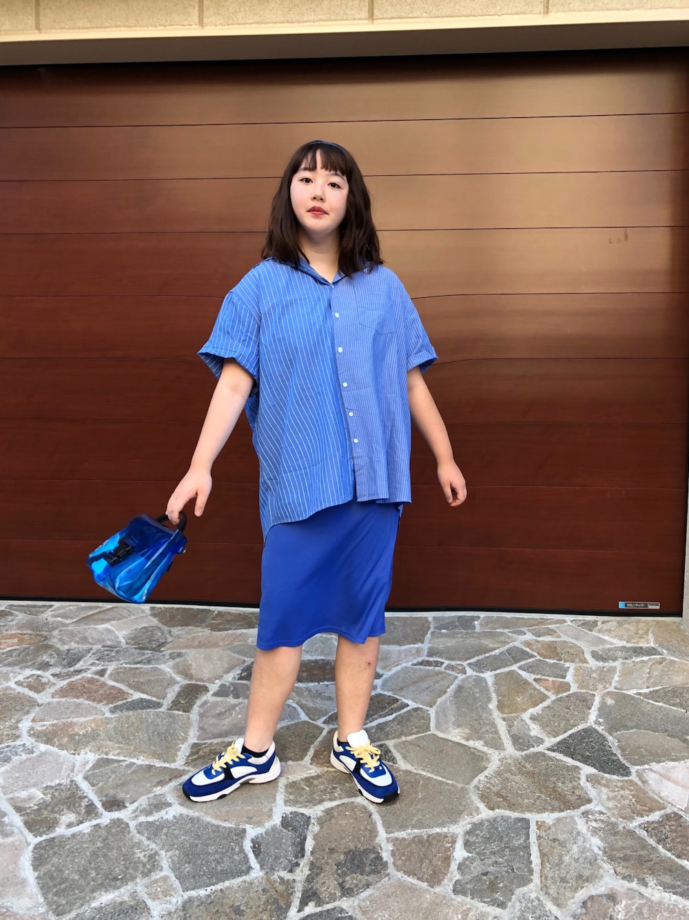「ゆるコーデ、ブルー、WHITELAND BLACKBURN、スニーカー、ootd、シャツスタイル、シャツ」｜「WHITELANDのWHITELAND/ホワイトランド/WLTD DOKING SHIRTS(シャツ)（シャツ/ブラウス、ブルー系）」を使った、ayanonさん（レディース・160cm）の秋コーディネートの1枚目の写真