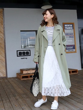 「アイテム（トレンチコート、グリーン系）」を使った、libelle more staffさん（レディース・164cm）の冬コーディネート