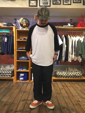 スニーカーを使った Pro の人気ファッションコーディネート Wear