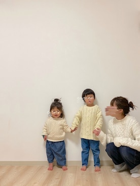 「UNIQLO（ユニクロ）のハイライズワイドストレートジーンズ（デニムパンツ）」を使った、domi𓃰 さん（キッズ・100cm）の冬コーディネート