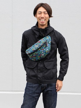 「アイテム（ボディバッグ/ウエストポーチ、イエロー系）」を使った、KiU-officialさん（メンズ・176cm）の秋コーディネート