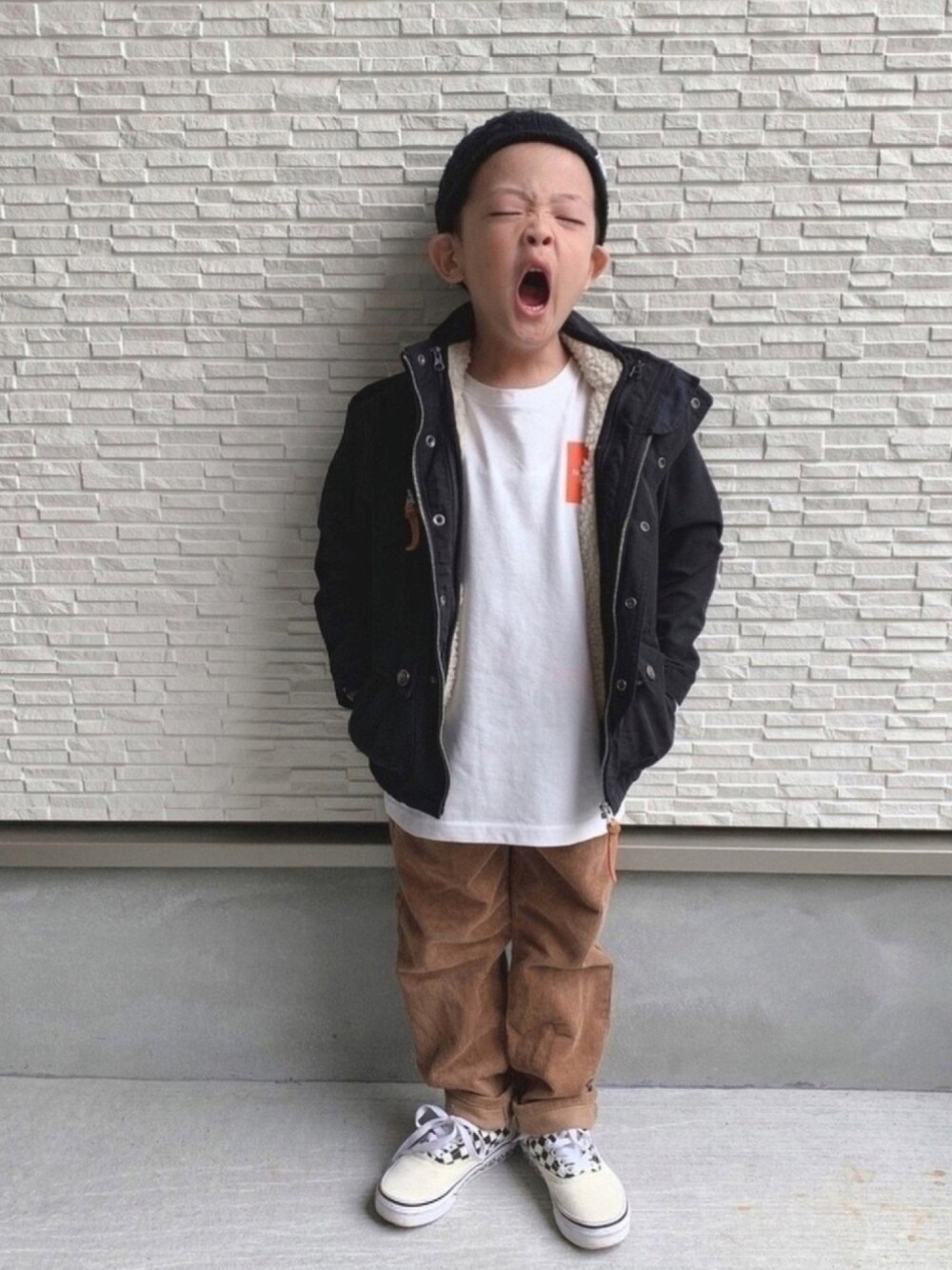「キッズコーデ、ロゴT、THE NORTH FACE、マウンテンパーカー、FREAK’Ｓ STORE、コーデュロイパンツ、ニット帽、スニーカーコーデ、VANS、era」｜「B:MING by BEAMSのビーミング by ビームス / アクリル ケーブル編みワッチキャップ（ニットキャップ/ビーニー、ブラック系）」を使った、kotaroさん（キッズ・110cm）の冬コーディネートの1枚目の写真