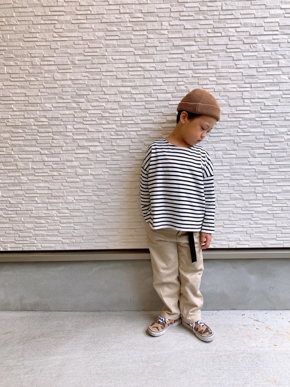 「キッズコーデ、ボーダートップス、devirock、チノパン、古着MIX、シンプル、スニーカー、VANS、オーセンティック、休日スタイル」｜「CIAOPANIC TYPYのカラーニットワッチ（ニットキャップ/ビーニー、ベージュ系）」を使った、kotaroさん（キッズ・110cm）の春コーディネートの1枚目の写真