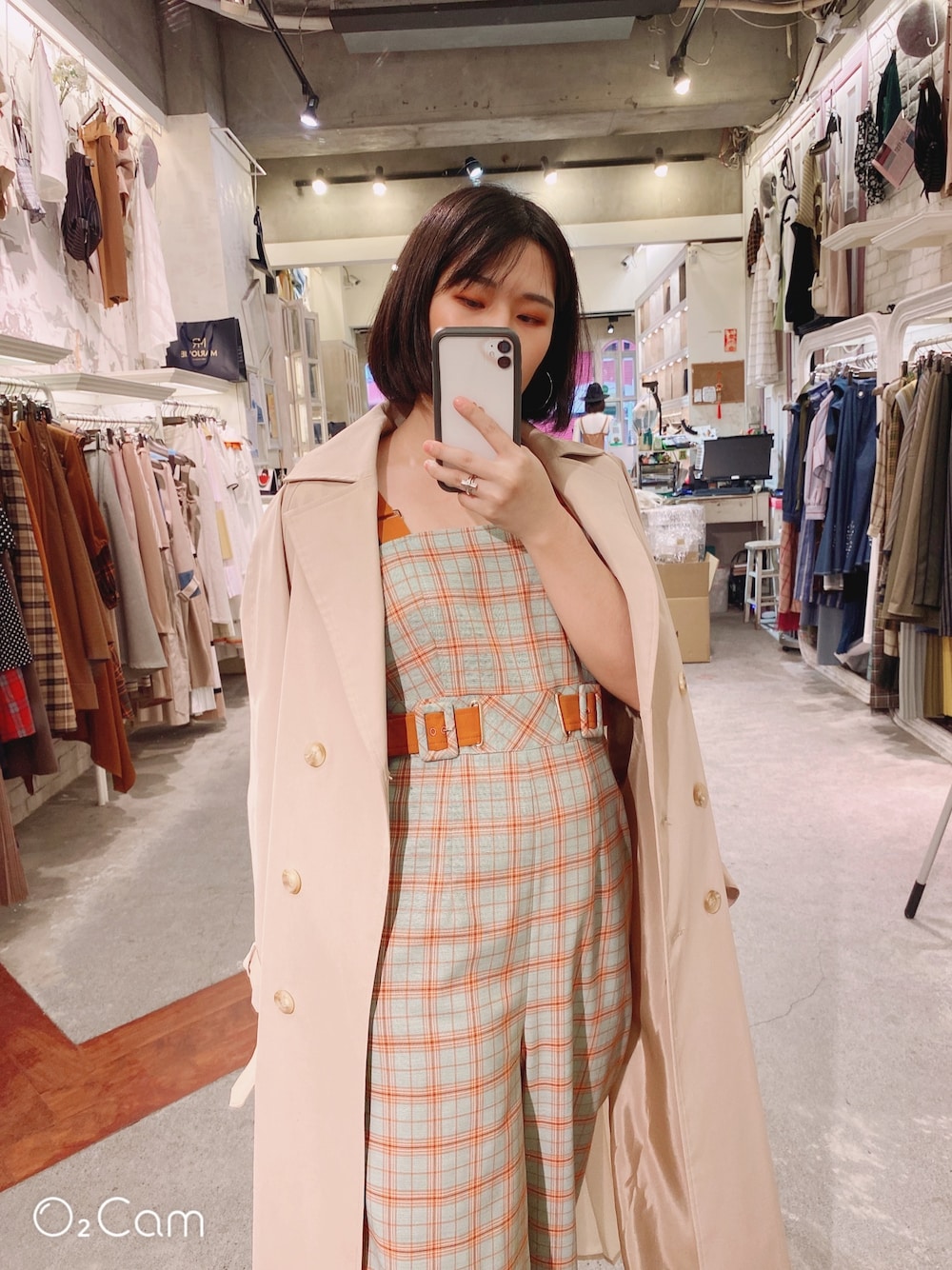 「Marjorieのアイテム（オールインワン・サロペット、グリーン系）」を使った、Drew Changさん（レディース・155cm）の秋コーディネートの1枚目の写真