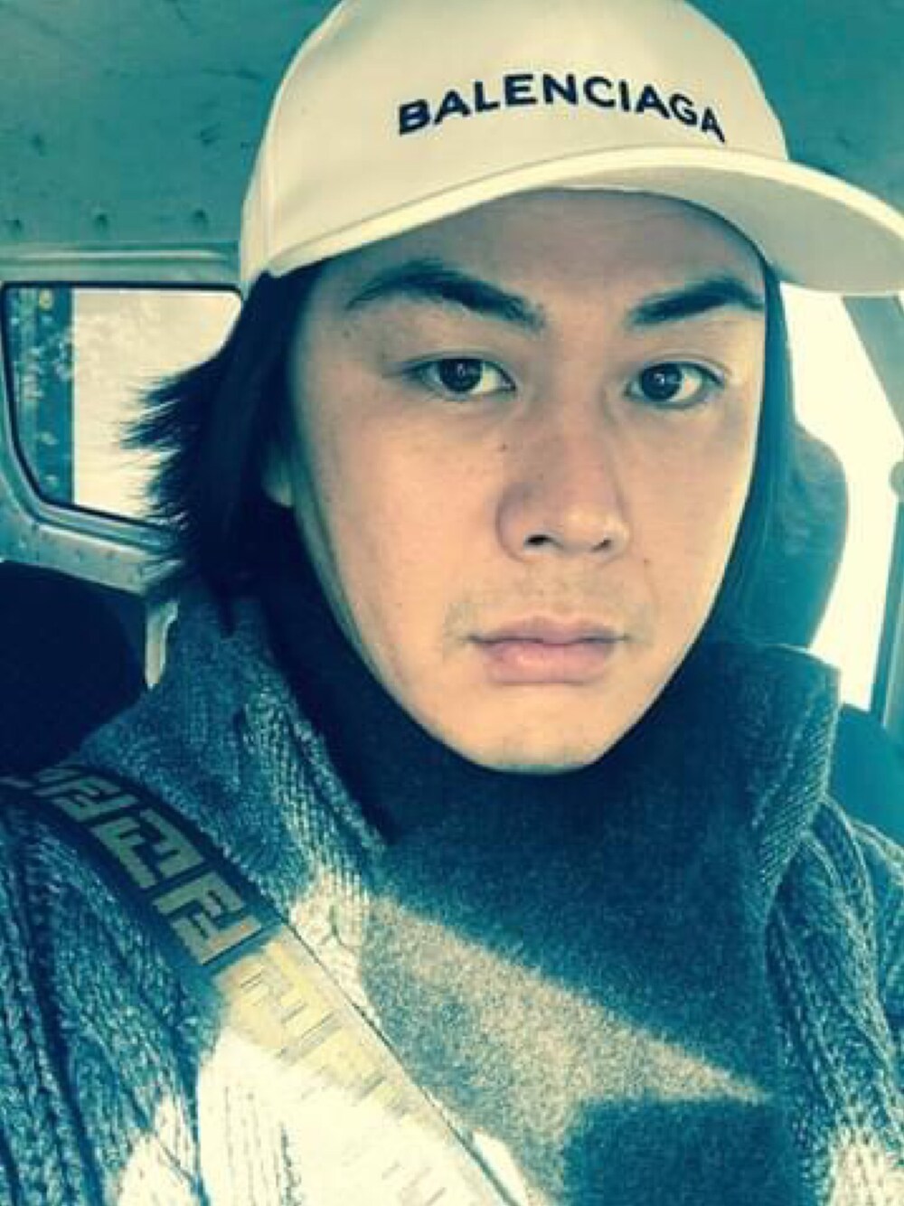「BALENCIAGAのアイテム（キャップ、ホワイト系）」を使った、ryuhamadaさん（メンズ・180cm）の春コーディネートの1枚目の写真