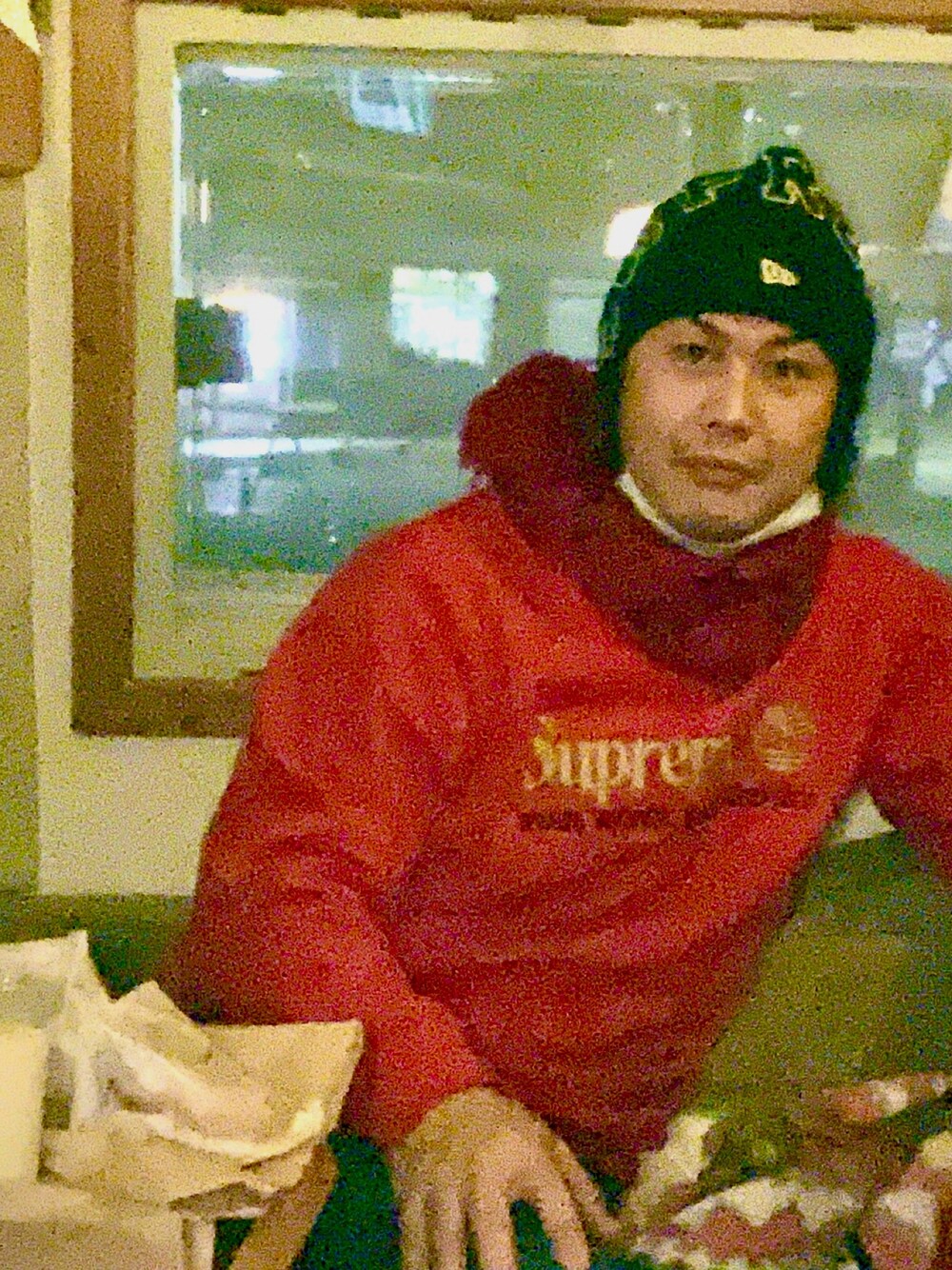 「supreme×ティンバーランドのアイテム（スウェット、レッド系）」を使った、ryuhamadaさん（メンズ・180cm）の春コーディネートの1枚目の写真