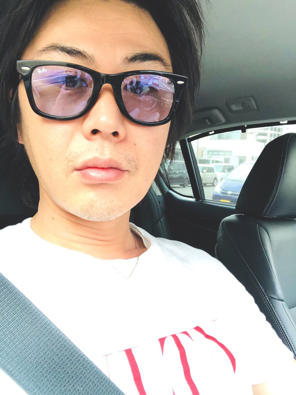 「Ray-Banのアイテム（サングラス、ブルー系）」を使った、ryuhamadaさん（メンズ・180cm）の春コーディネートの1枚目の写真