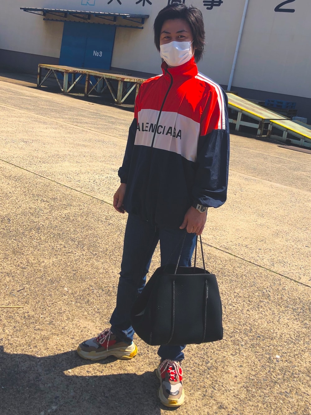 「BALENCIAGAのアイテム（ナイロンジャケット、その他）」を使った、ryuhamadaさん（メンズ・180cm）の春コーディネートの1枚目の写真