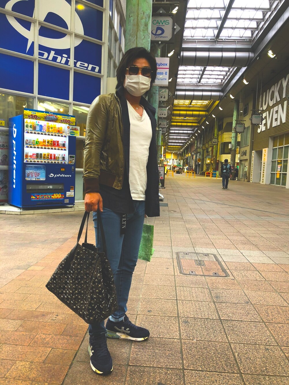 「イベント、大人コーデ」｜「ADAM ET ROPE'のアイテム（Tシャツ/カットソー、ホワイト系）」を使った、ryuhamadaさん（メンズ・180cm）の春コーディネートの1枚目の写真