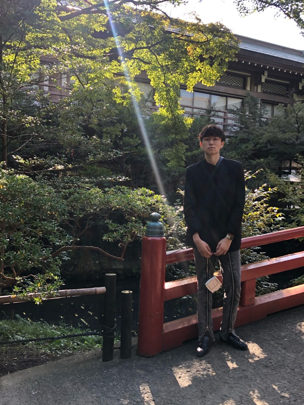 「春コーデ、お洒落さんとつながりたい、シンプルコーデ、ローファー、ジャケット、デニム、JOHN LAWRENCE SULLIVAN、古着MIX、セットアップ、革靴」｜「usedのアイテム（デニムジャケット、ブラック系）」を使った、taichimurataさん（メンズ・184cm）の春コーディネートの1枚目の写真