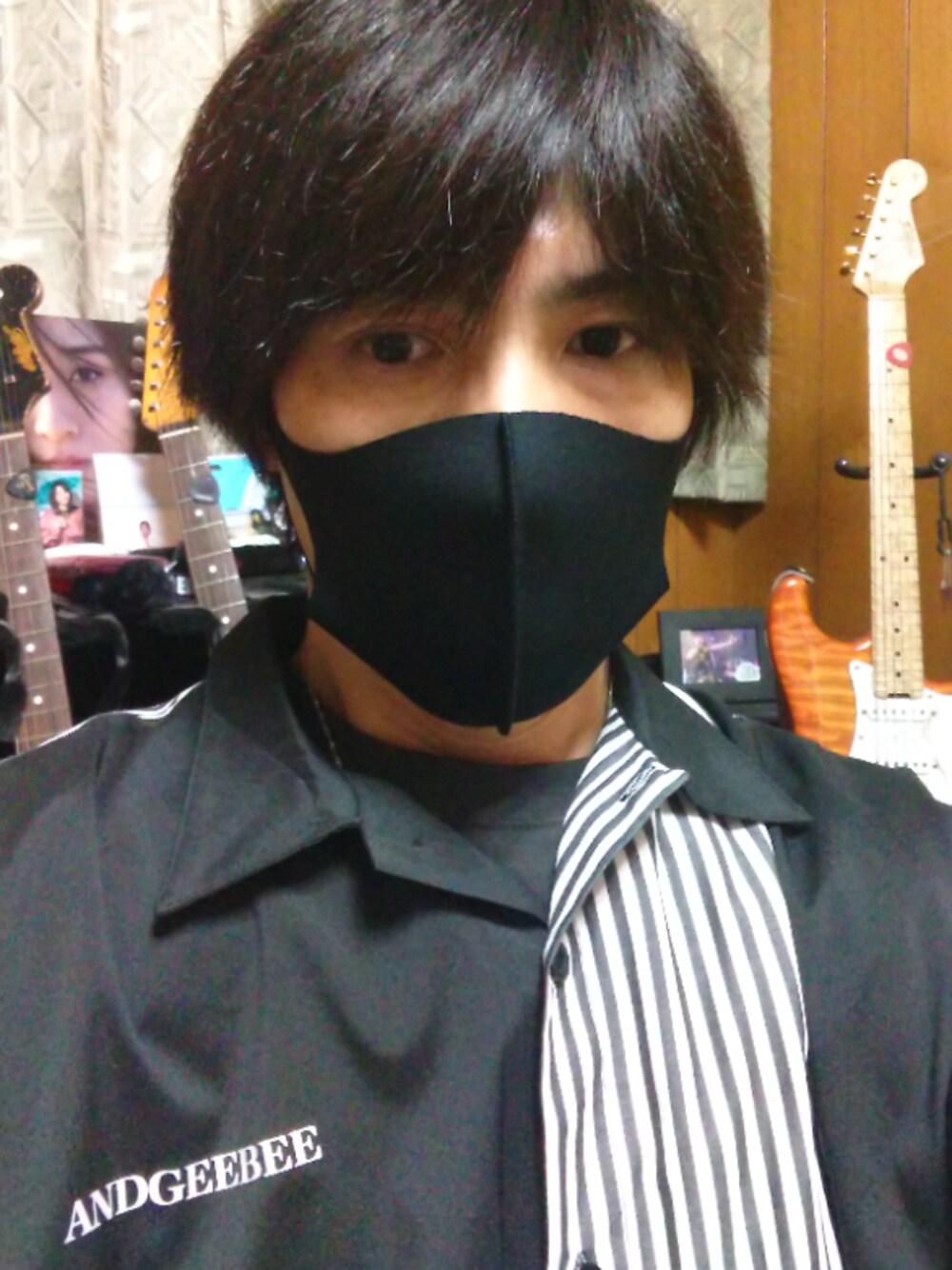 「ANDGEEBEEのアイテム（シャツ/ブラウス、ブラック系）」を使った、TAKさん（メンズ・170cm）の秋コーディネートの1枚目の写真