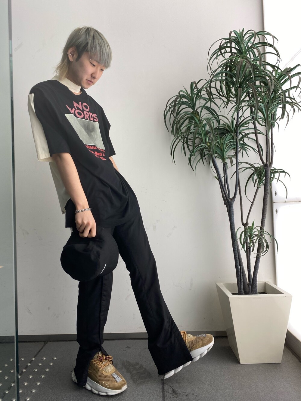 「デニム、ビッグシルエット、黒、LHP、スニーカーコーデ、カジュアルコーデ、LHP大阪、おしゃれさんと繋がりたい、いいね、save、フォローお願いします🤑、パステル映える春」｜「WHITELANDのWHITELAND/ホワイトランド/HAT（ハット、ブラック系）」を使った、ながさきたいがさん（メンズ・169cm）の春コーディネートの1枚目の写真