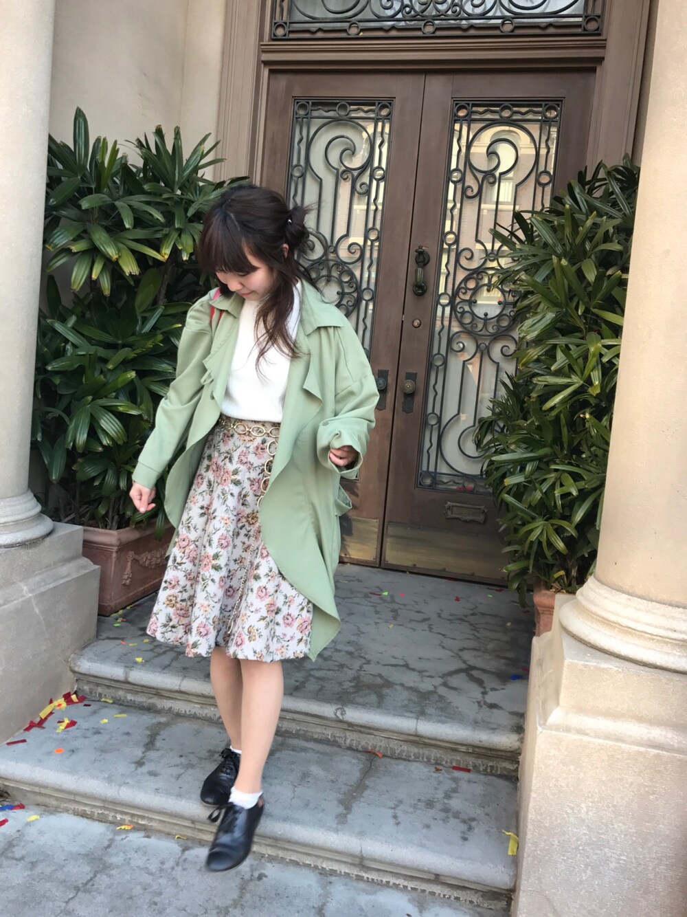 「ゴブラン、USJ、チェーンベルト、花柄スカート」｜「VINTAGEのアイテム（スカート、ベージュ系）」を使った、Rikaroさん（レディース・158cm）の春コーディネートの1枚目の写真