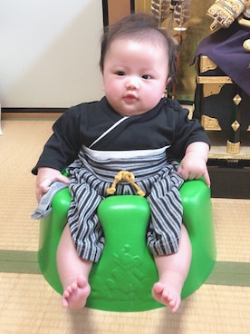 「アイテム（ロンパース、ブラック系）」を使った、yuikunさん（キッズ・60cm）の春コーディネート